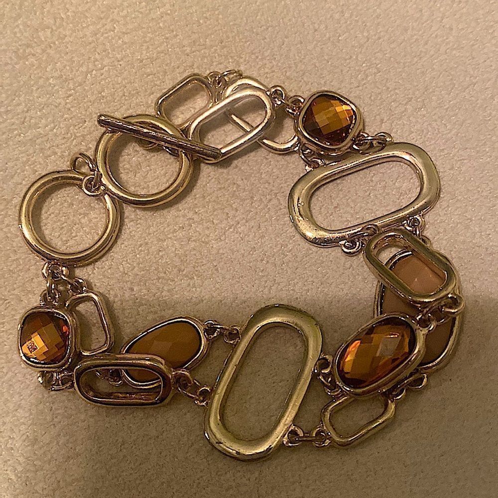 Cute & Classy Gold Link Bracelet!
